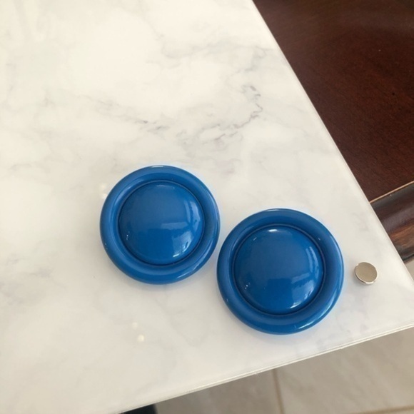 Vintage Blue Clip On Earrings - Picture 1 of 3